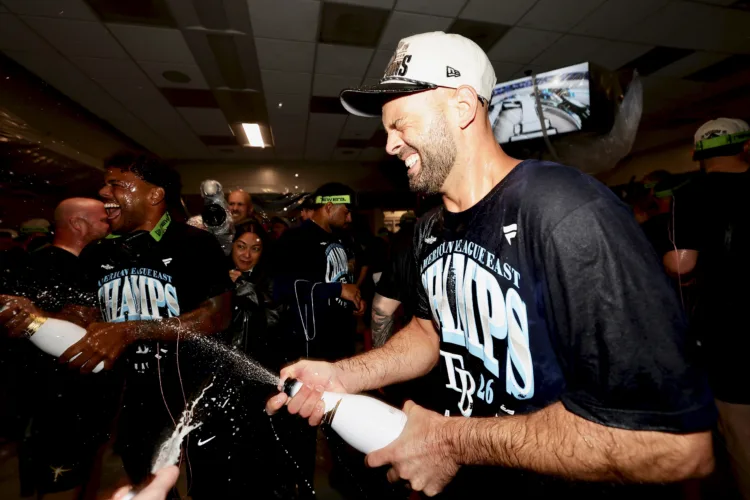 Rays clinch AL East title, Guards top Red Sox